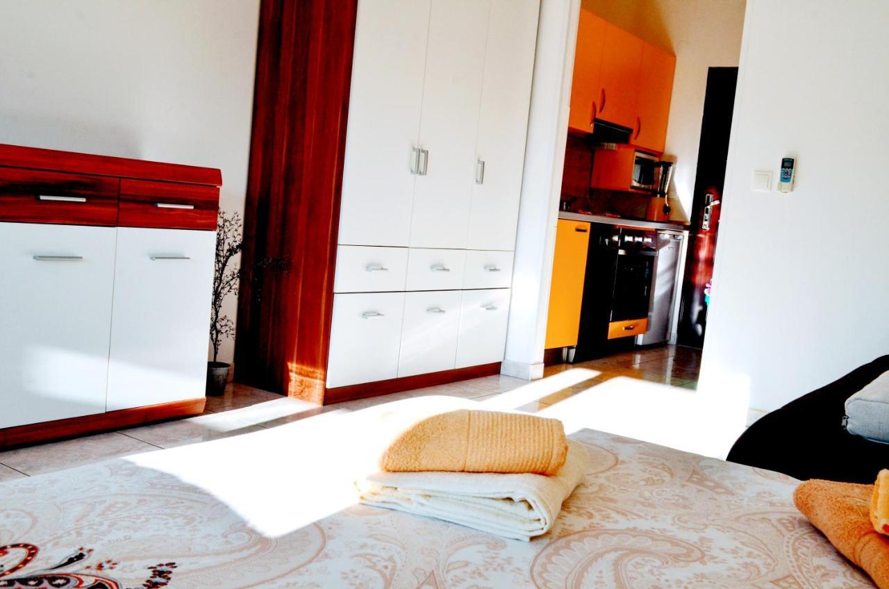 Mihaela Studio Apartmans 150M Near The Beach Каштела Экстерьер фото
