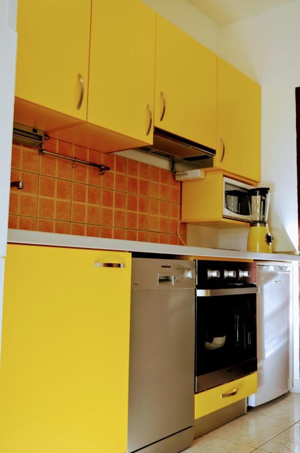 Mihaela Studio Apartmans 150M Near The Beach Каштела Экстерьер фото