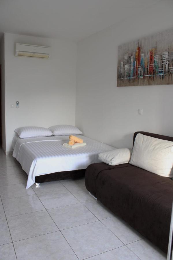Mihaela Studio Apartmans 150M Near The Beach Каштела Экстерьер фото