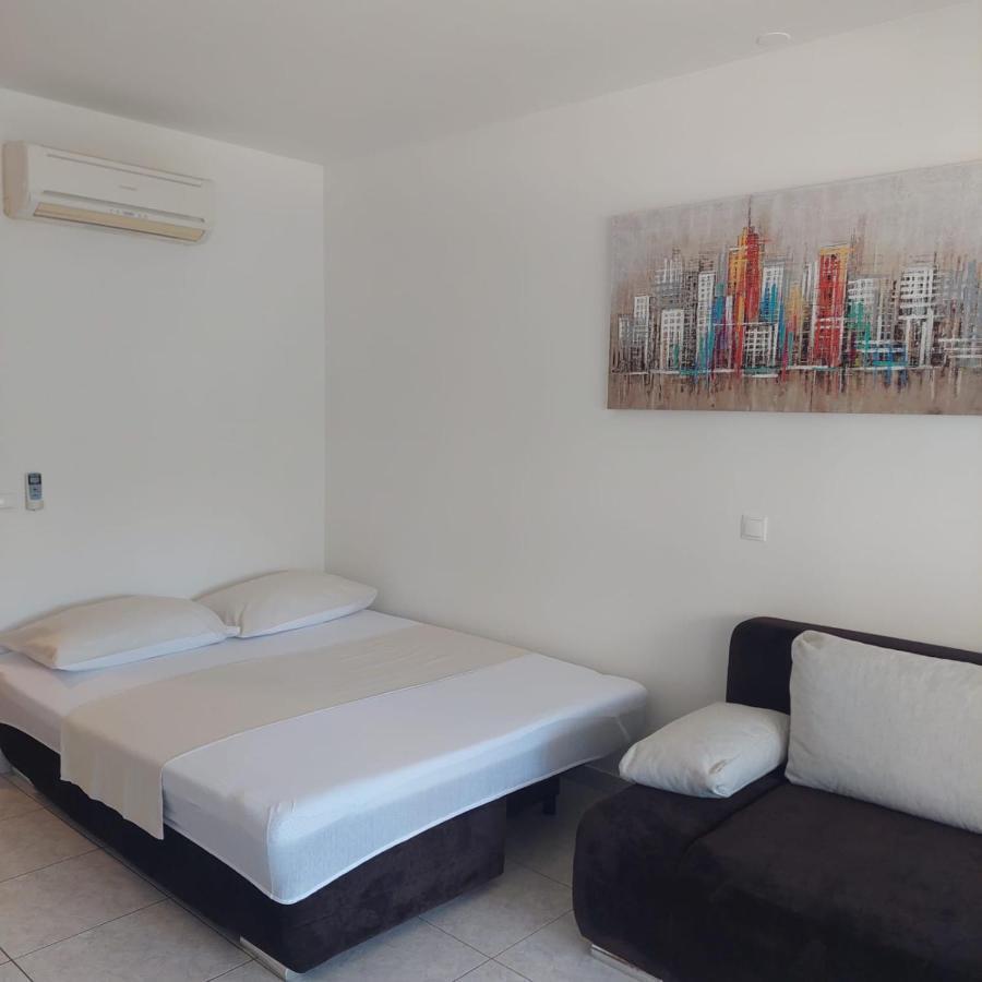 Mihaela Studio Apartmans 150M Near The Beach Каштела Экстерьер фото