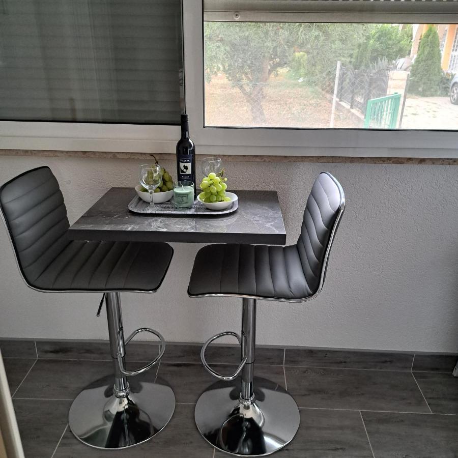 Mihaela Studio Apartmans 150M Near The Beach Каштела Экстерьер фото